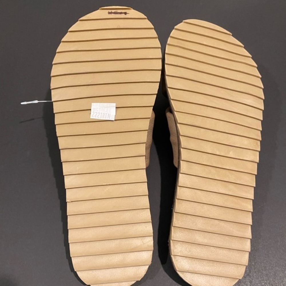 ModCloth Musse & Cloud Women Twist Taupe Butter Soft Leather Slides Sandals New - Picture 8 of 8